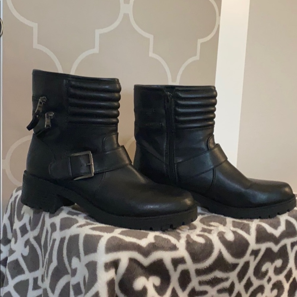 Stylish, like New Black Boots